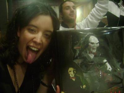 VANESA EST&Aacute; POSEIDA POR EL MU&Ntilde;ECO DE SAW